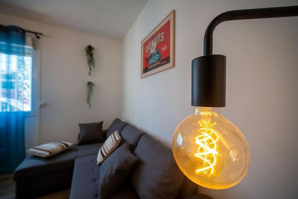 Fully Equiped Wifi Apartment Sleeps 6 Marseilles Buitenkant foto
